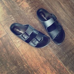 Weeboo sandals size 7